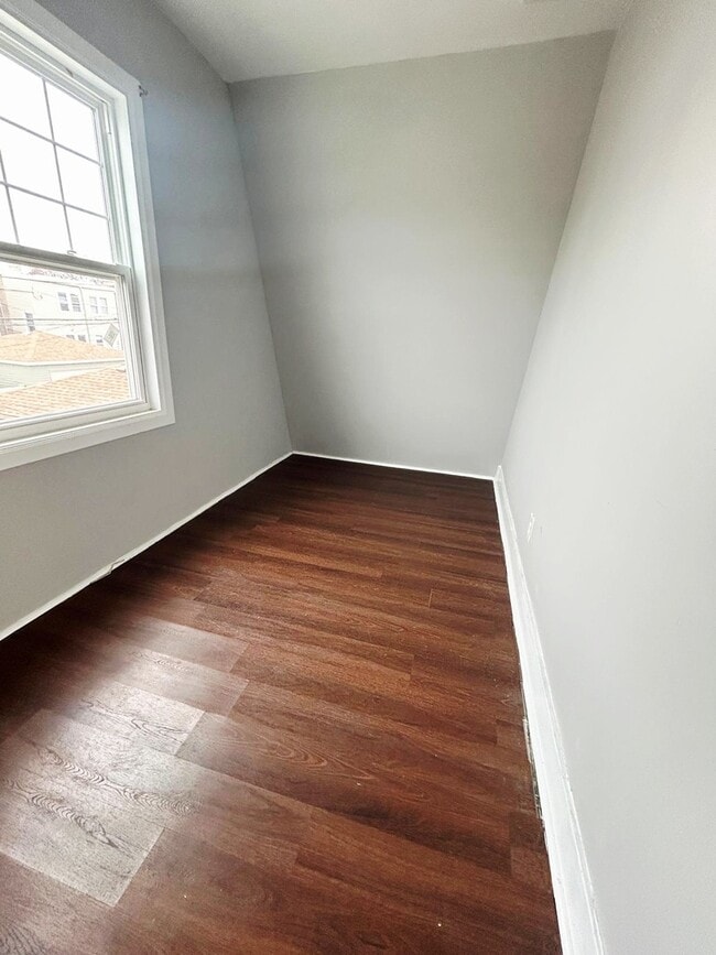 Building Photo - 4819 W George St