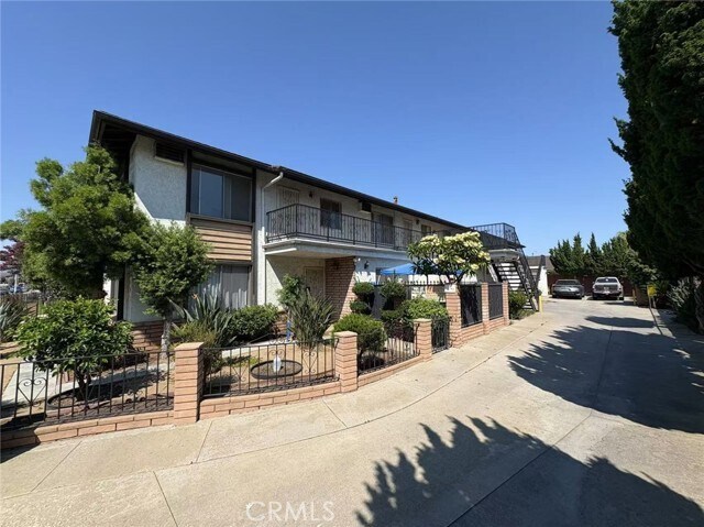 Building Photo - 860 S Greenwood Ave