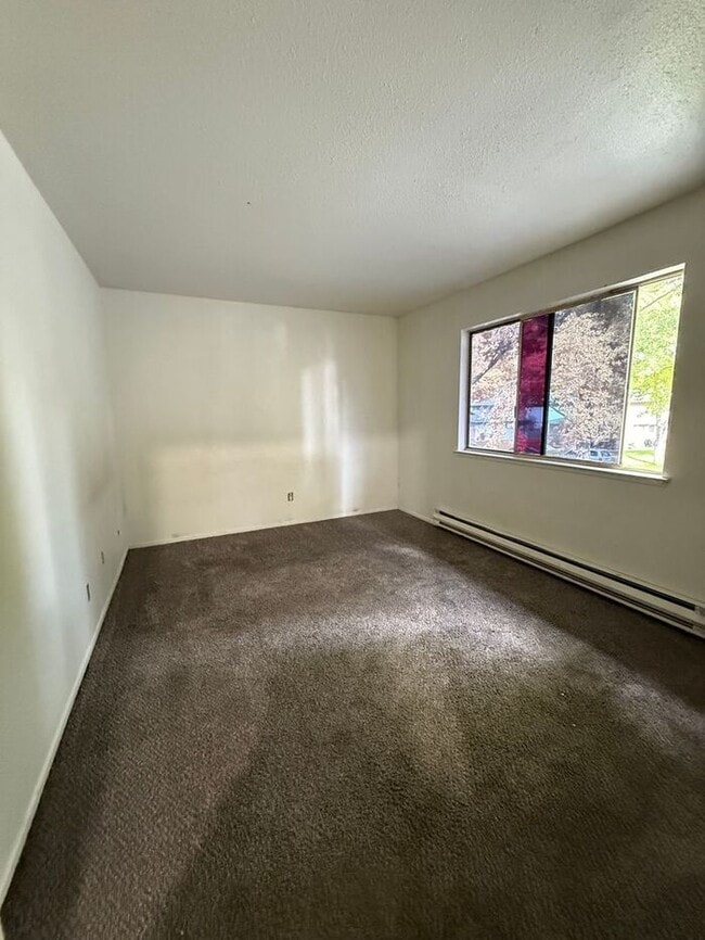 Building Photo - 2-Bedroom Townhouse Near Shopping, Dining & Freeway Access