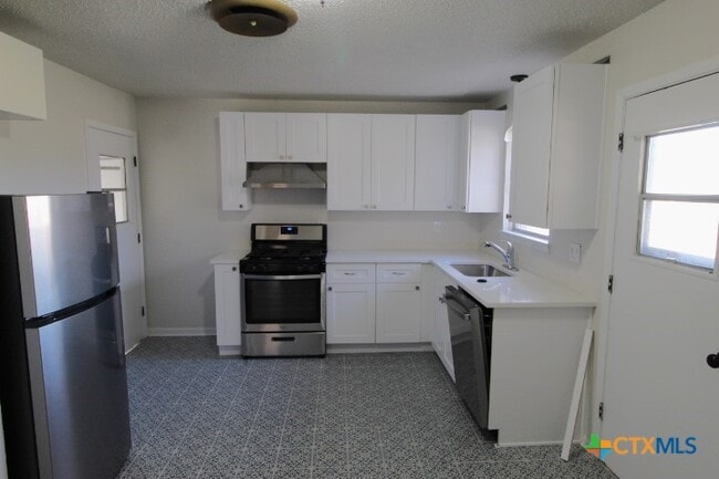 Building Photo - 1103 Robertson Ave