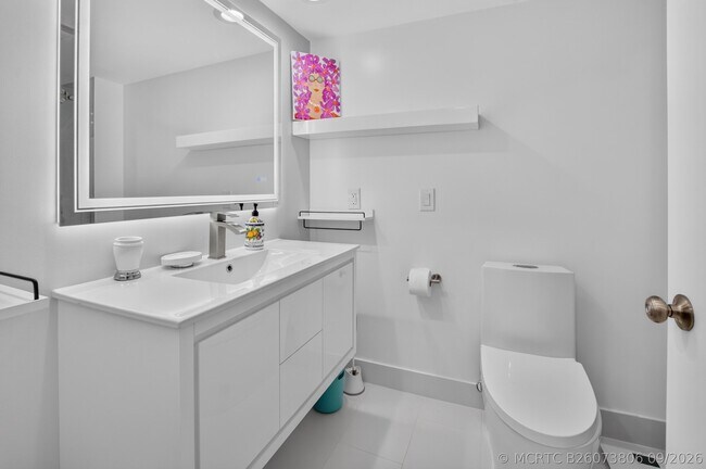 Building Photo - 3211 S Ocean Blvd