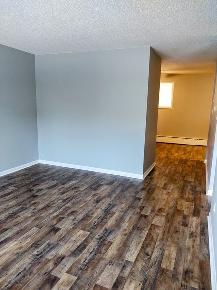 Building Photo - 131 Elm St