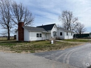 Building Photo - Country living at a great Price.