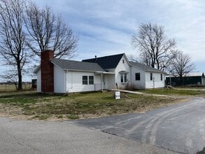 Building Photo - Country living at a great Price.