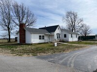 Building Photo - Country living at a great Price.