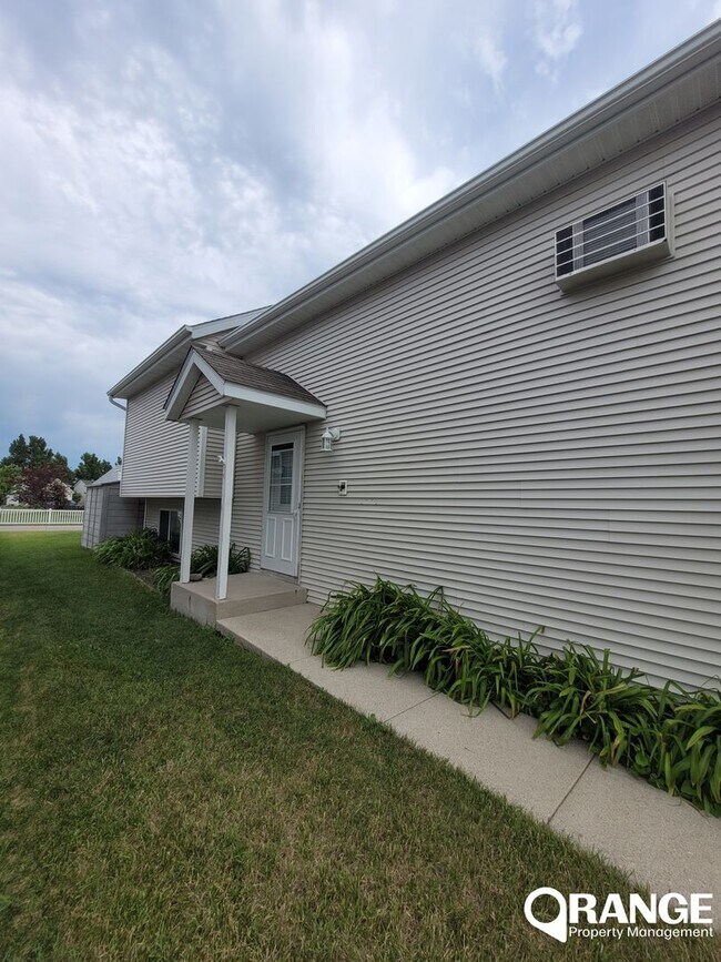 Building Photo - Quiet Neighborhood | Single Family Home | ...