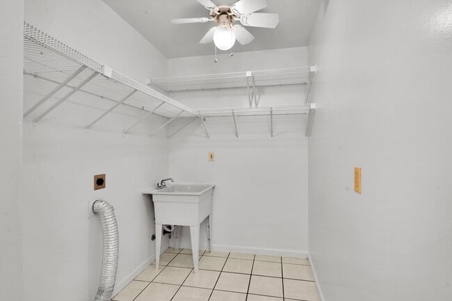 Building Photo - 20 Dogwood Ln
