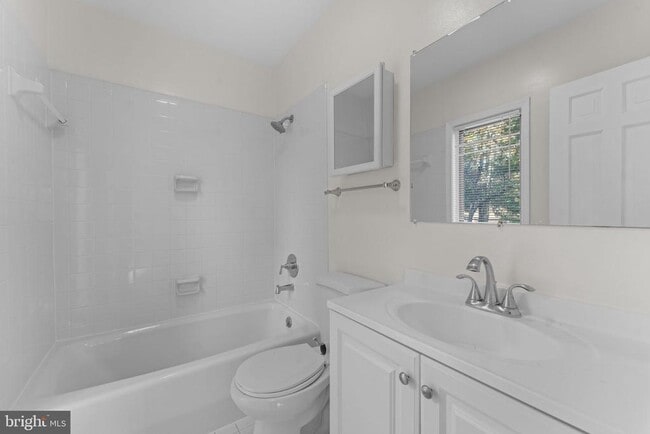 Building Photo - 901 Walker Rd