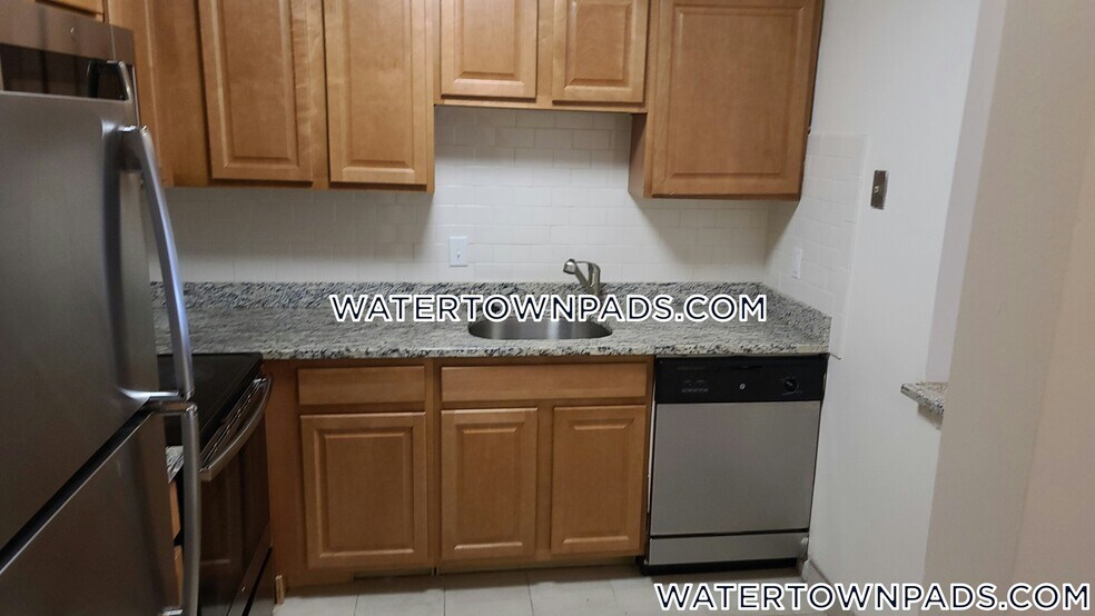 Building Photo - 245 Main St