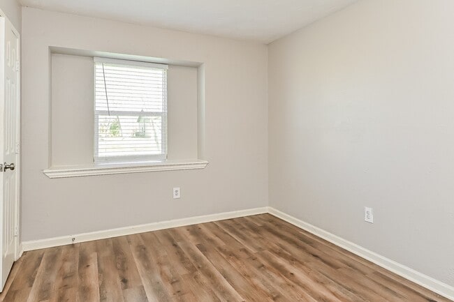 Building Photo - 7421 Plover Cir