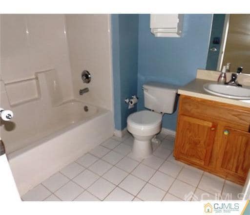 Building Photo - 18 Lakeview Dr