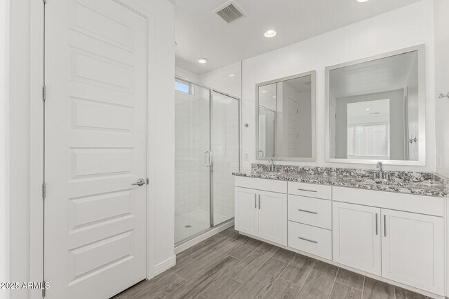 Building Photo - 1229 E Maldonado Dr