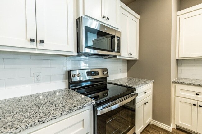 Building Photo - $500 Off First month's Rent - Modern Country Living Only Minutes From Lubbock Metro