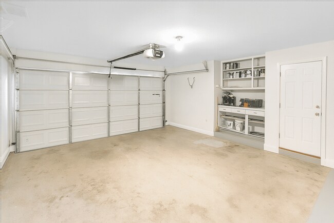 Building Photo - 2379 Briarwest Blvd