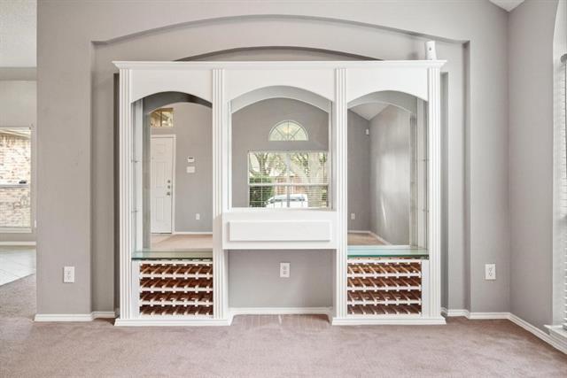 Building Photo - 7700 Glenoaks Dr