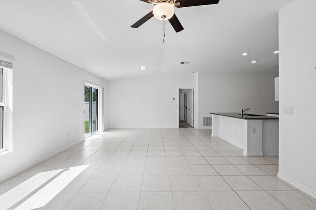 Building Photo - Like New 3/2 in Wimauma