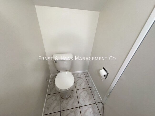 Building Photo - 242 1/2 Belmont Ave.-