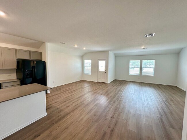 Building Photo - Beautiful Recently New Build Home in West ...