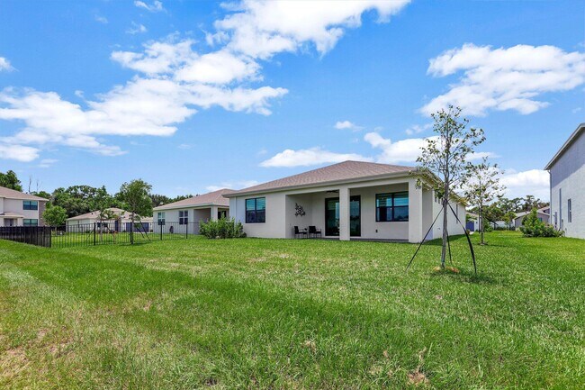 Building Photo - 5795 SE Sky Blue Cir