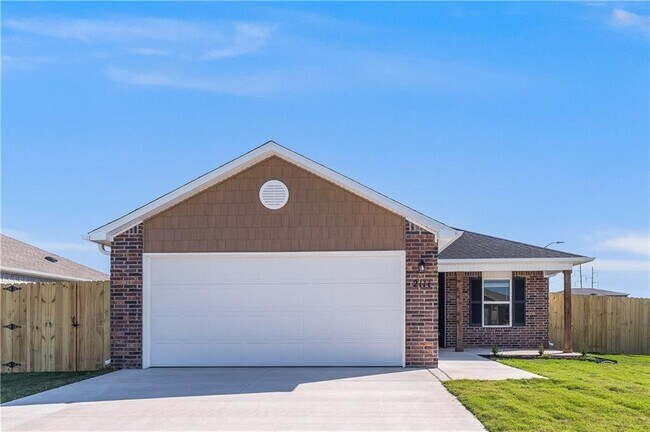 Building Photo - 2111 E Annette Dr