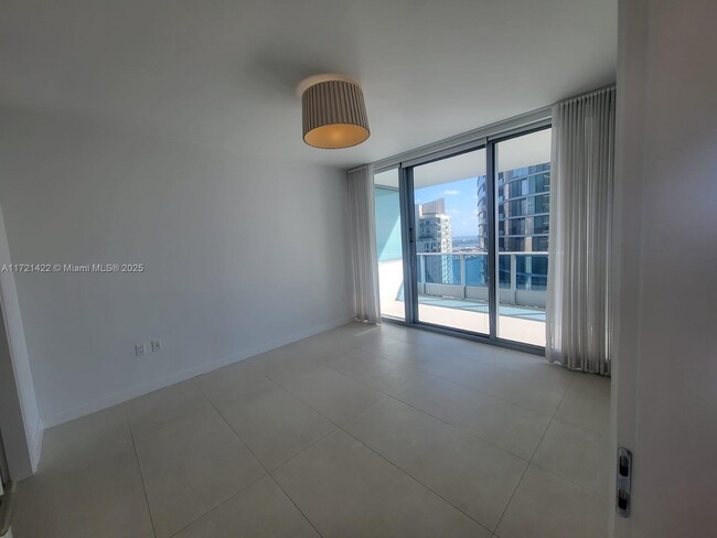 Building Photo - 200 Biscayne Blvd Way