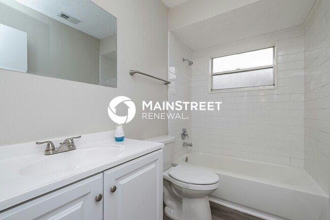Building Photo - 3 Bedroom Pet-Friendly Home in SPRING HILL...