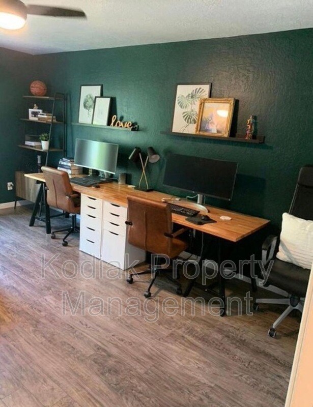 Building Photo - 1046 E 400 S