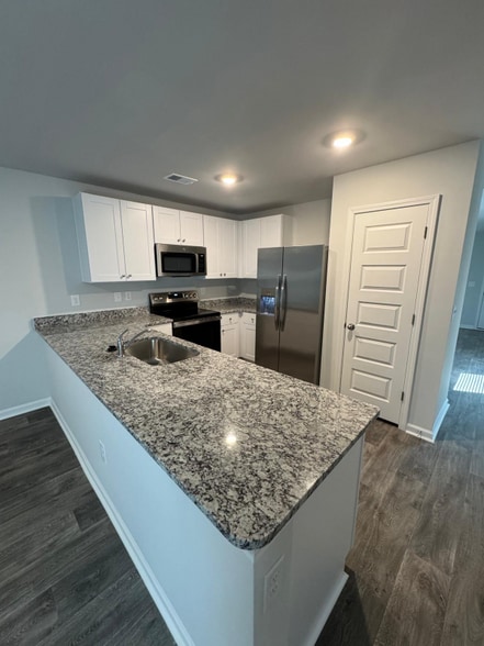 Building Photo - 470 Ladyfish Loop NW
