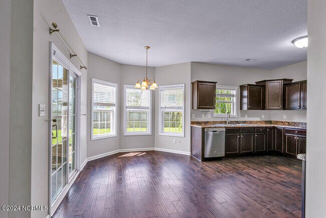 Building Photo - 402 Derrick Dr