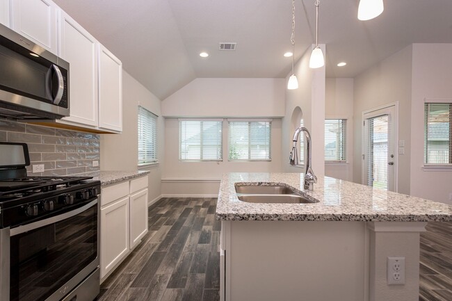 Building Photo - Modern 3 bed 2 bath home!