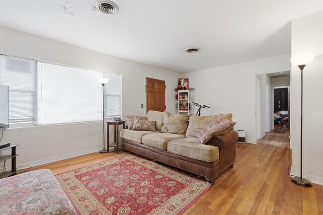 Building Photo - 1734 W Tharpe St