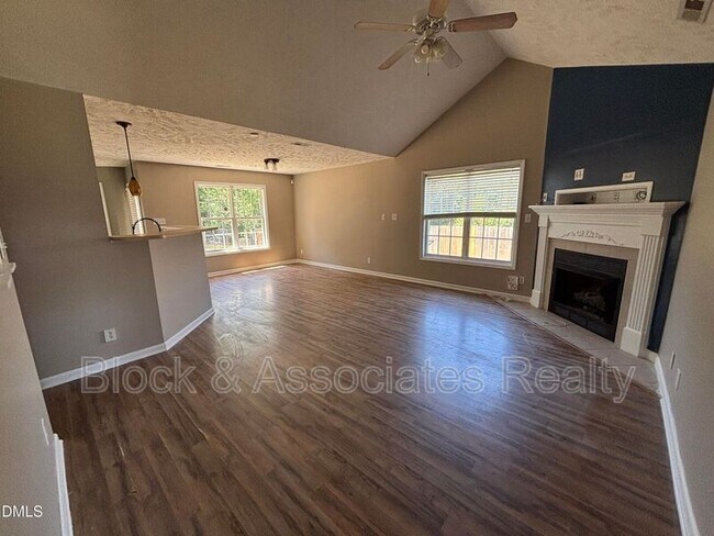 Building Photo - 337 Americana Dr