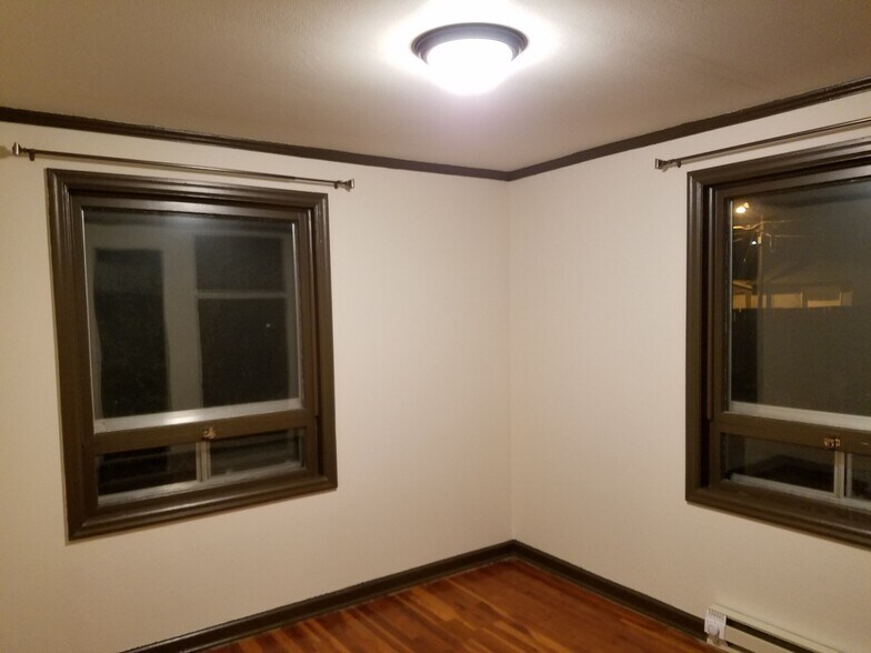 Upstairs Bedroom #2 - 122 W Amherst Ct