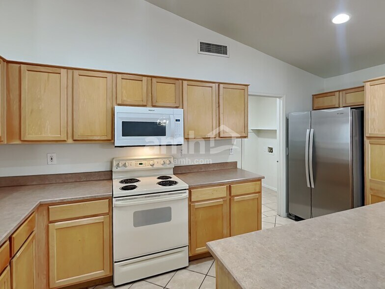 Building Photo - 10845 E Wier Ave