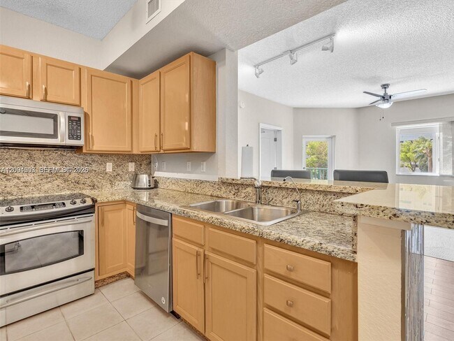 Building Photo - 6001 SW 70th St