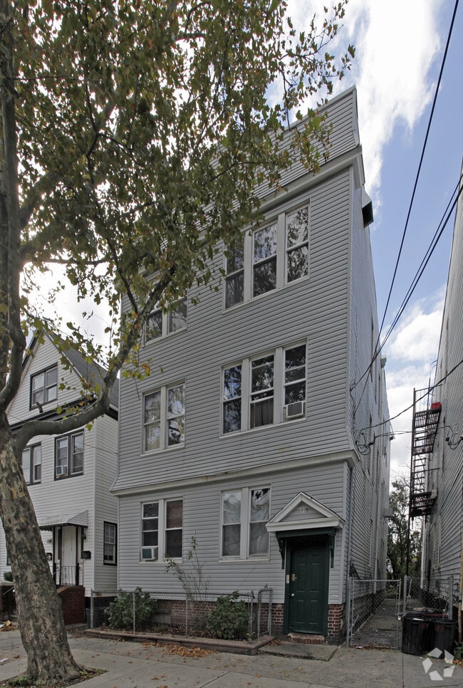 Building Photo - 175 Van Nostrand Ave