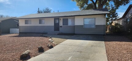 Building Photo - Move in SPECAIL,  1/2 off First Full Months Rent. PROSPECTIVE TENANTS MUST SUBMIT A $58 NON-REFUN...