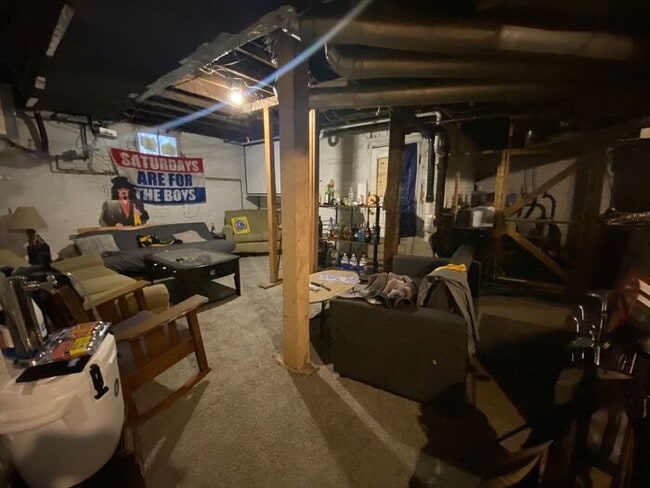 Building Photo - $625 | ROOMMATE WANTED | 7 Bedroom, 3 Bathroom House | Available for Immediate Move-In