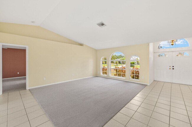 Building Photo - 3 Bed 2 Bath Pool Home