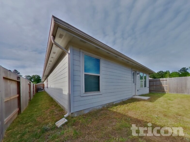 Building Photo - 3214 Holly Stokes Wy