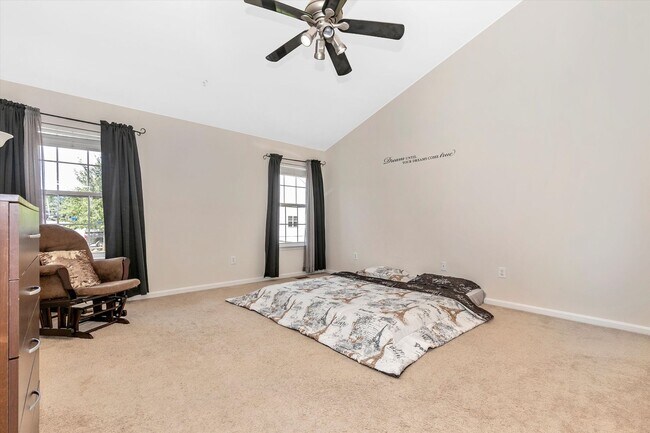 Building Photo - Twin Arch