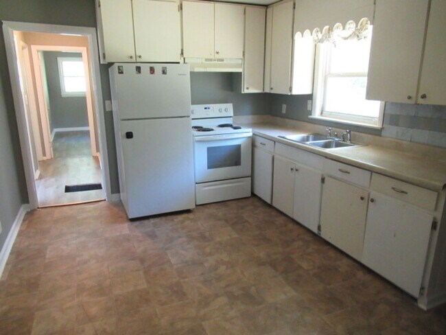Building Photo - 36 Armstrong Dr