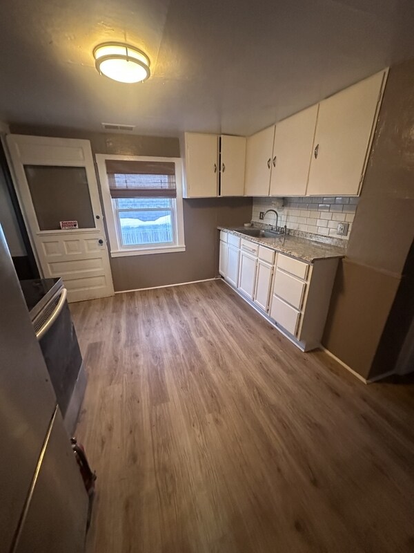 Building Photo - 2114 W 40th St