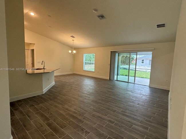 Building Photo - 2711 20th St SW