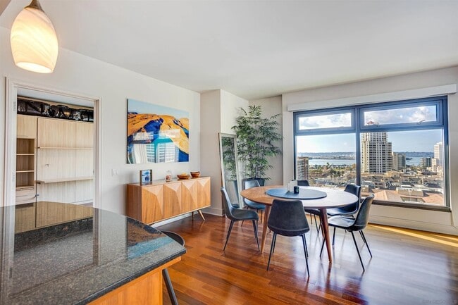 Building Photo - 645 Front St