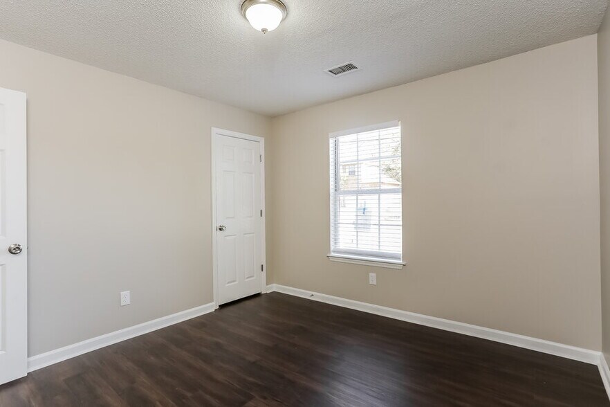 Building Photo - 3812 Round Rock Dr