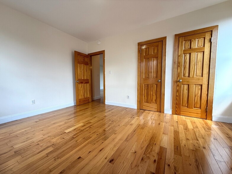 Building Photo - 20 Magaw Pl