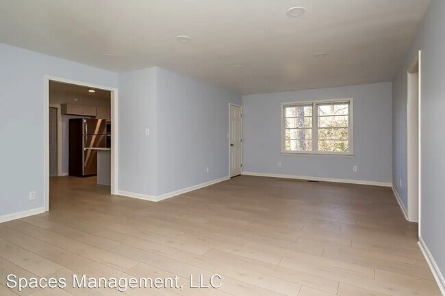 Building Photo - 7 Hickory Ln