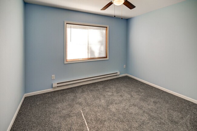 Building Photo - Broadway Drive - Sun Prairie
