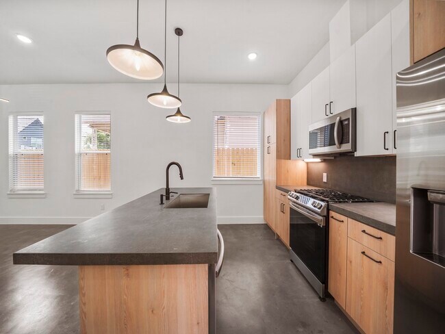 Building Photo - 7033 Avenue N